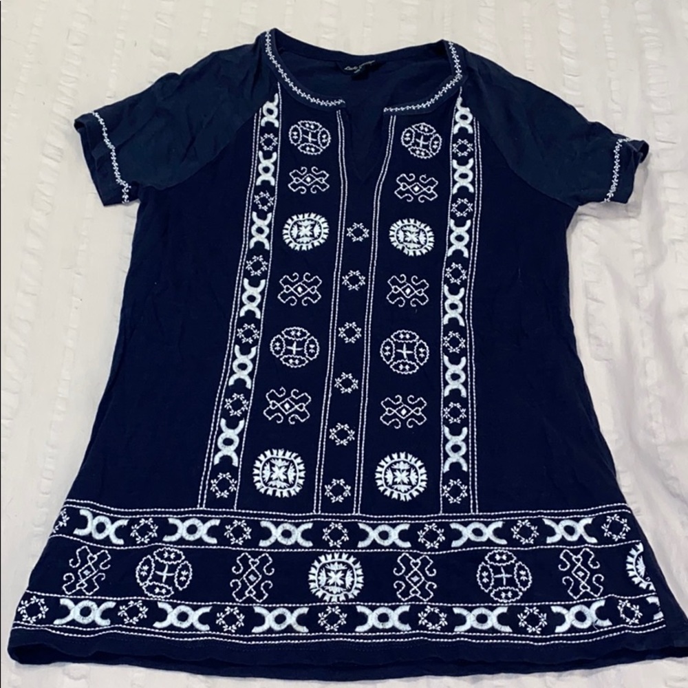 Short sleeve embroidered top